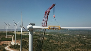 Kroll turbine crane working on turbine