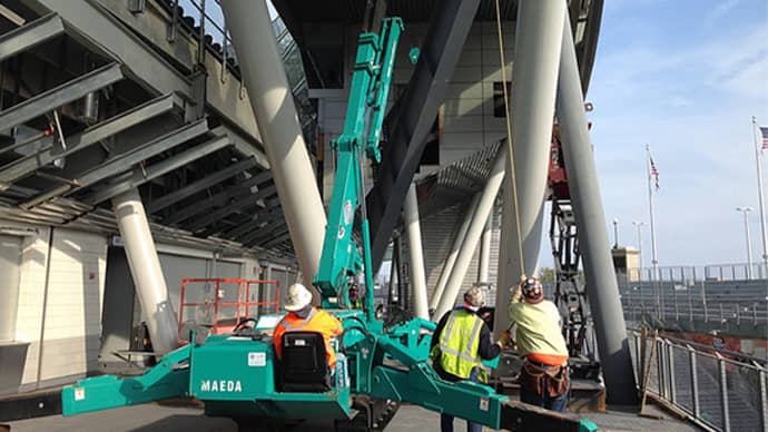 MAEDA Green Spider Crane Construction Restricted Access