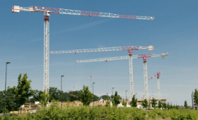 Flat top tower cranes